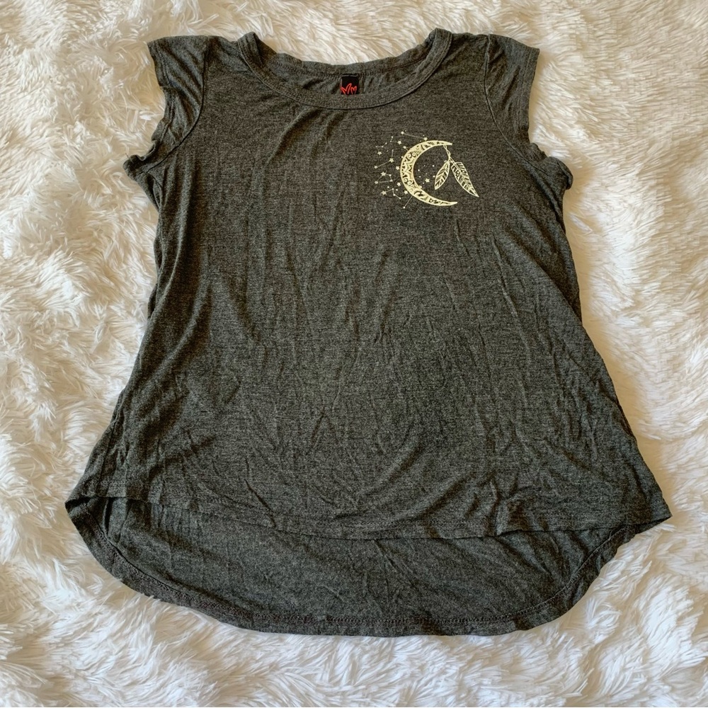 🧁 3 for $25 Moon and Sun Soft shirt size M